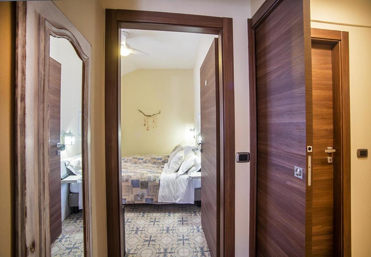 L'Antico Borgo Elena Noli Hotel Екстериор снимка