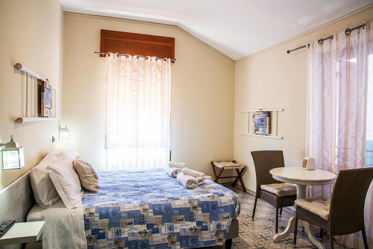 L'Antico Borgo Elena Noli Hotel Екстериор снимка